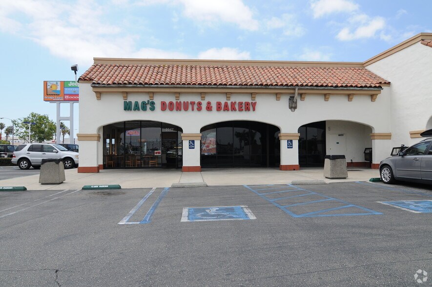 2975 Harbor Blvd, Costa Mesa, CA à louer - Photo de l’immeuble – Image 2 sur 11