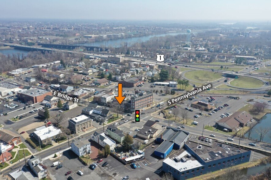 13 E Bridge St, Morrisville, PA à louer - Photo principale – Image 1 sur 15