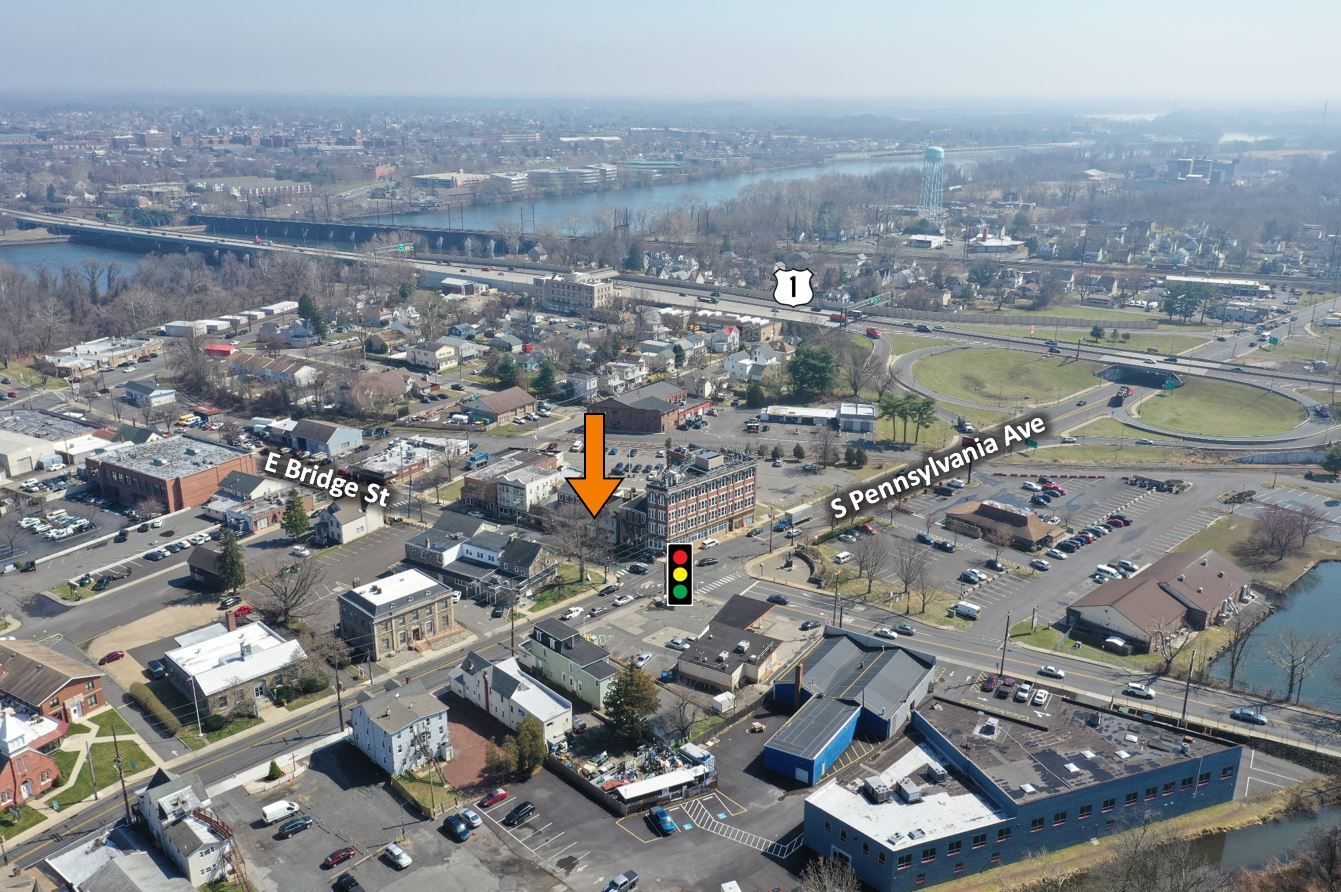 13 E Bridge St, Morrisville, PA à louer Photo principale– Image 1 sur 16