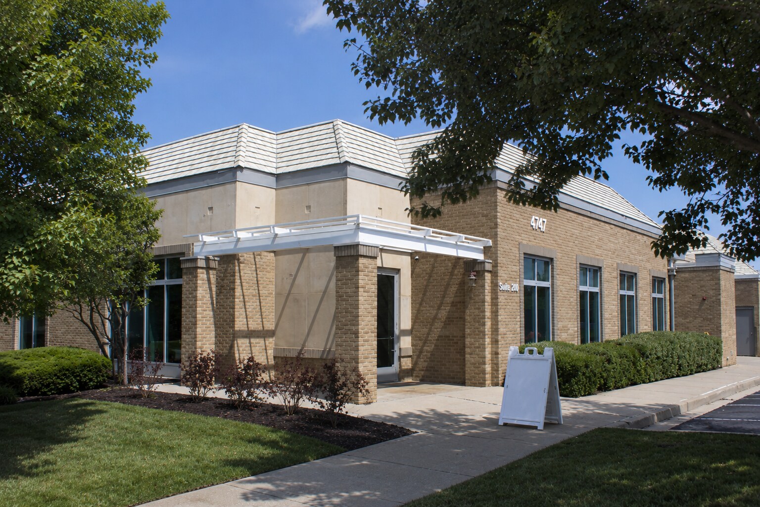 4747 W 135th St, Leawood, KS à louer Photo de l’immeuble– Image 1 sur 4