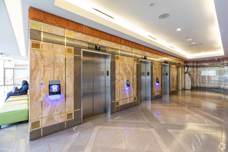 5001 Yonge St, Toronto, ON à louer - Hall d’entrée – Image 3 sur 6
