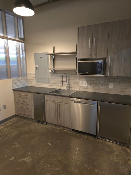 3457 Ringsby Ct, Denver, CO à louer - Photo de l’immeuble – Image 3 sur 107