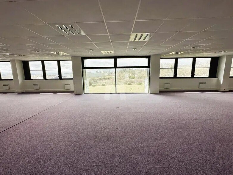 Bureau dans Bruyères-le-Châtel à louer - Photo intérieure – Image 3 sur 10