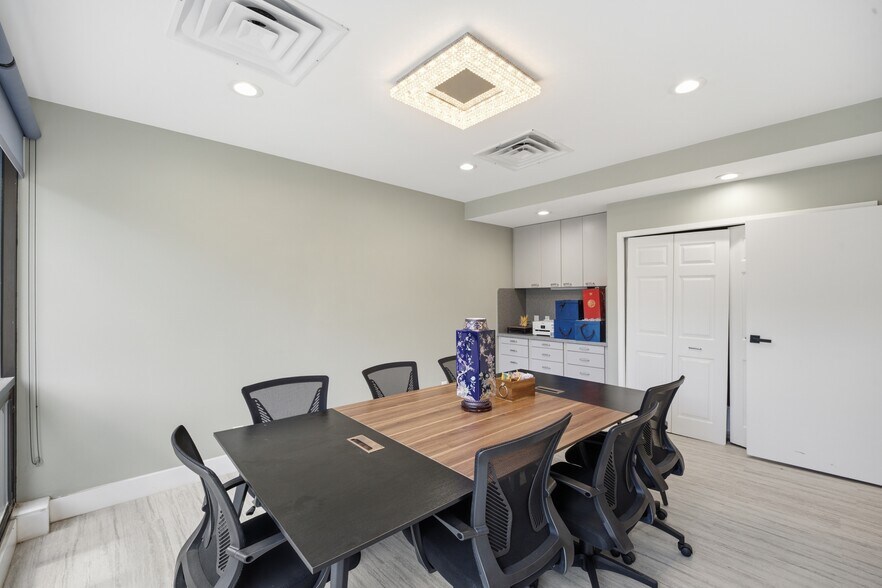 6800 Fleetwood Rd, McLean, VA à vendre - Photo de l’immeuble – Image 2 sur 12