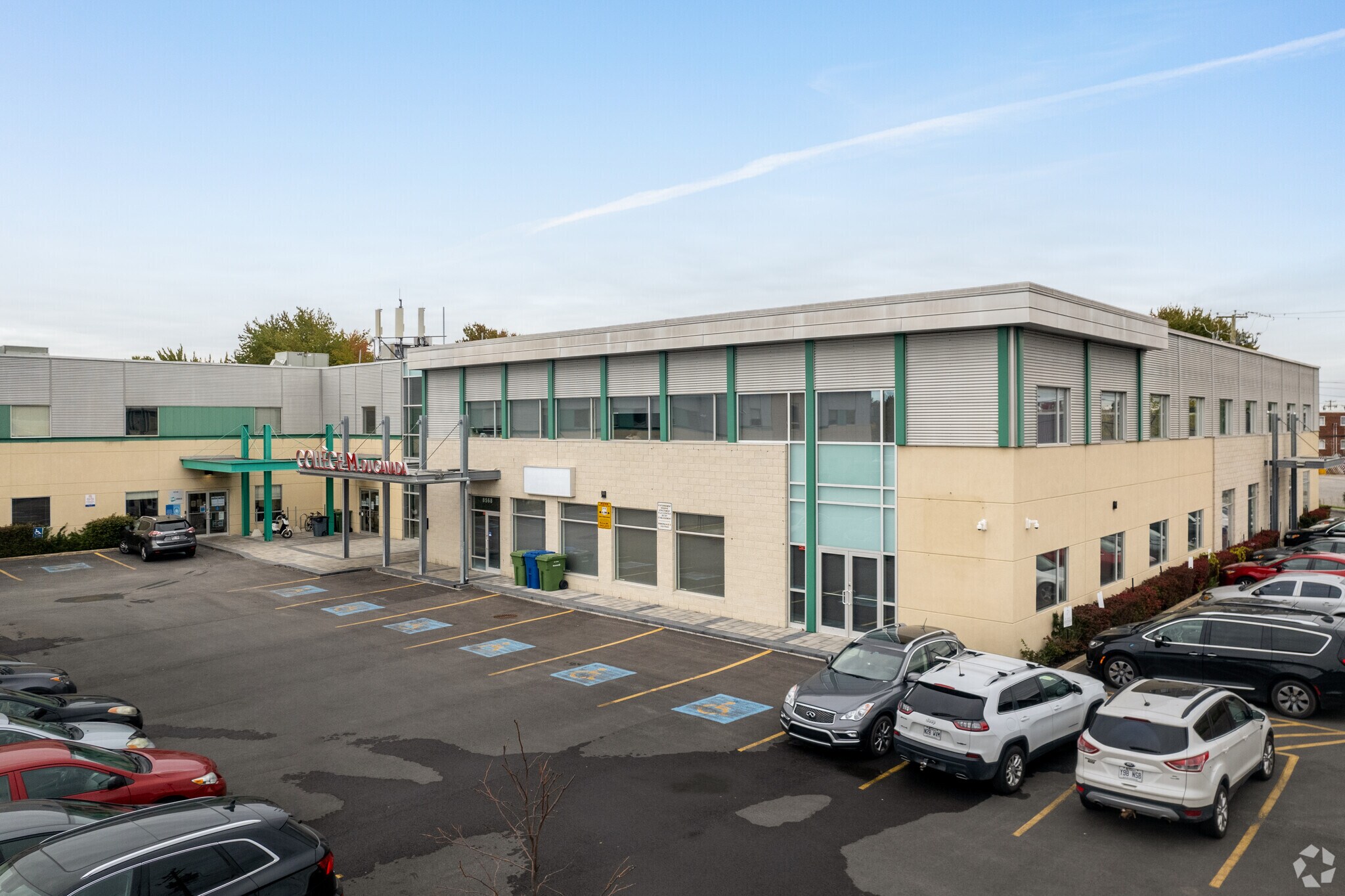 8550-8560 Boul Newman, Montréal, QC à louer Photo de l’immeuble– Image 1 sur 4