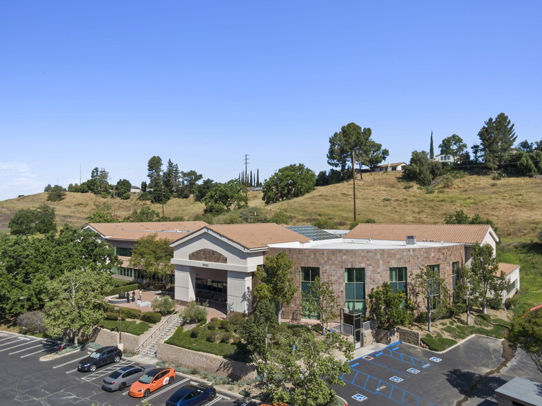 29219 Canwood St, Agoura Hills, CA à louer - Photo de l’immeuble – Image 1 sur 15