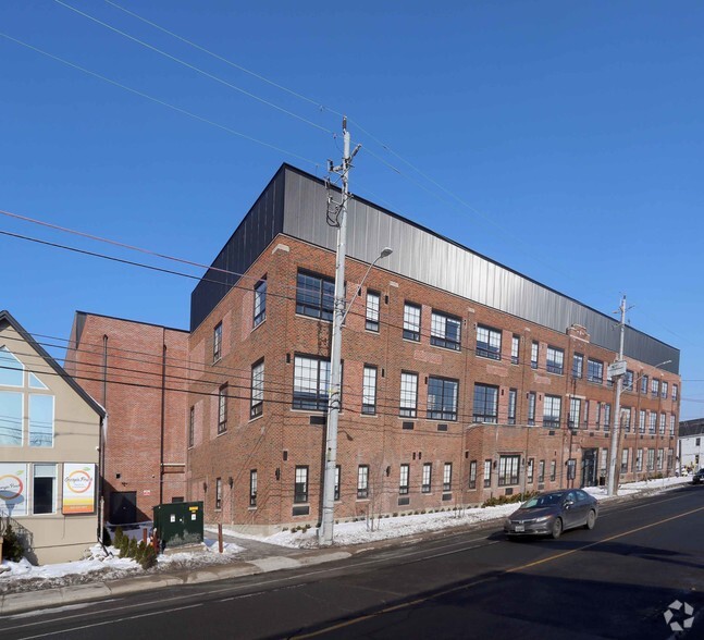 220 Dundurn St S, Hamilton, ON à vendre - Photo principale – Image 1 sur 2
