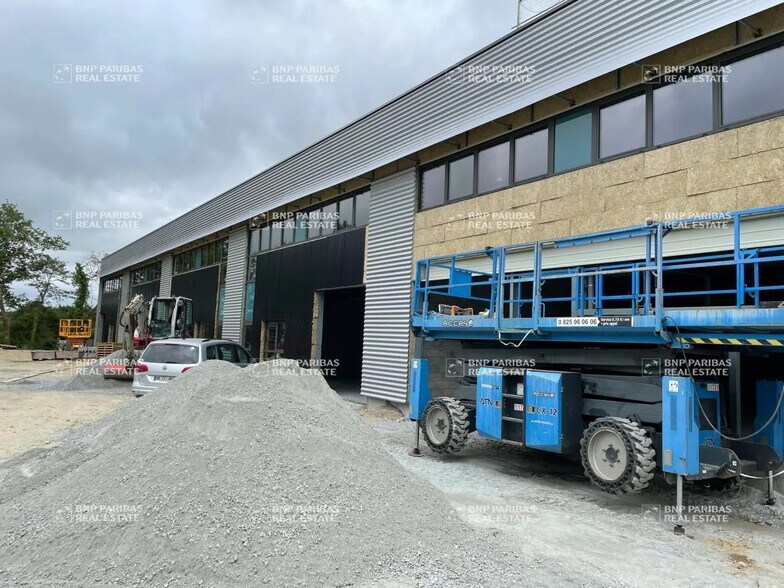 Local d'activités dans Treillières à vendre - Photo de l’immeuble – Image 2 sur 13