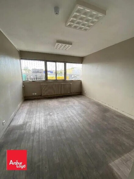 Local commercial dans Mainvilliers à louer - Photo de l’immeuble – Image 3 sur 5