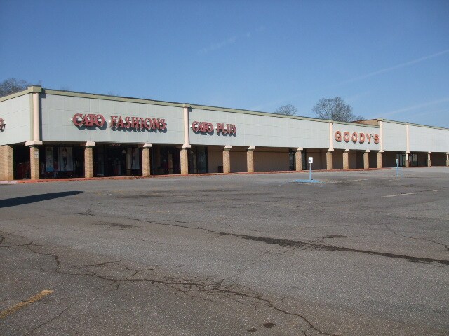 100 Johnson Ave N, Talladega, AL à louer - Photo de l’immeuble – Image 2 sur 4