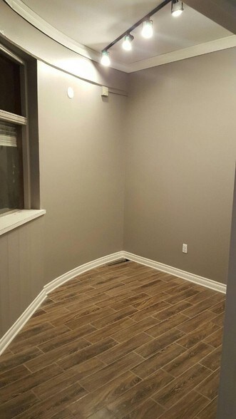 22146 Ford Rd, Dearborn Heights, MI à louer - Photo intérieure – Image 3 sur 10