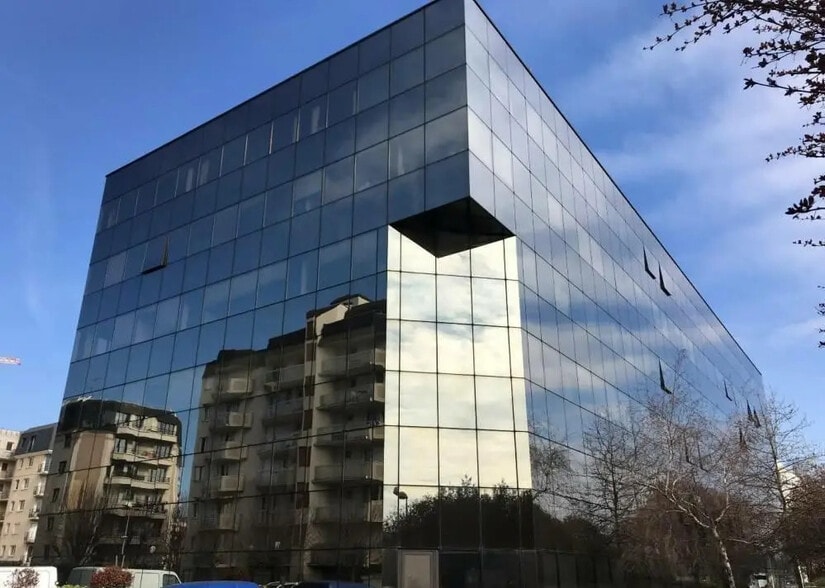 Local d’activités dans Cergy à louer - Photo de l’immeuble – Image 1 sur 32