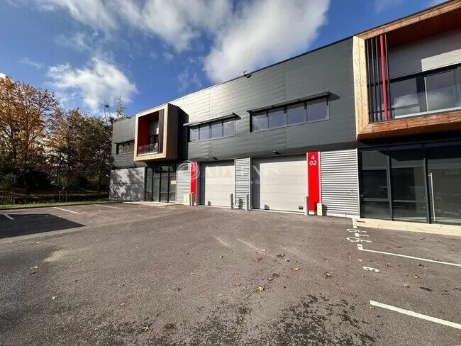 Plus de détails pour Local d'activités à louer