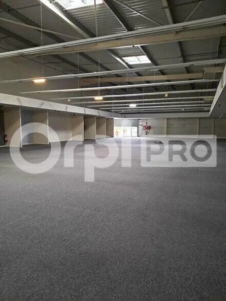 Local commercial dans Châlons-en-Champagne à louer - Photo de l’immeuble – Image 1 sur 4