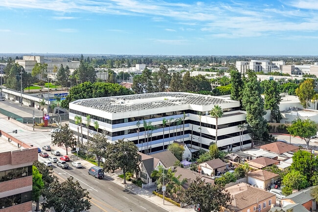 Plus de détails pour 901 W Civic Center Dr, Santa Ana, CA - Bureau à vendre