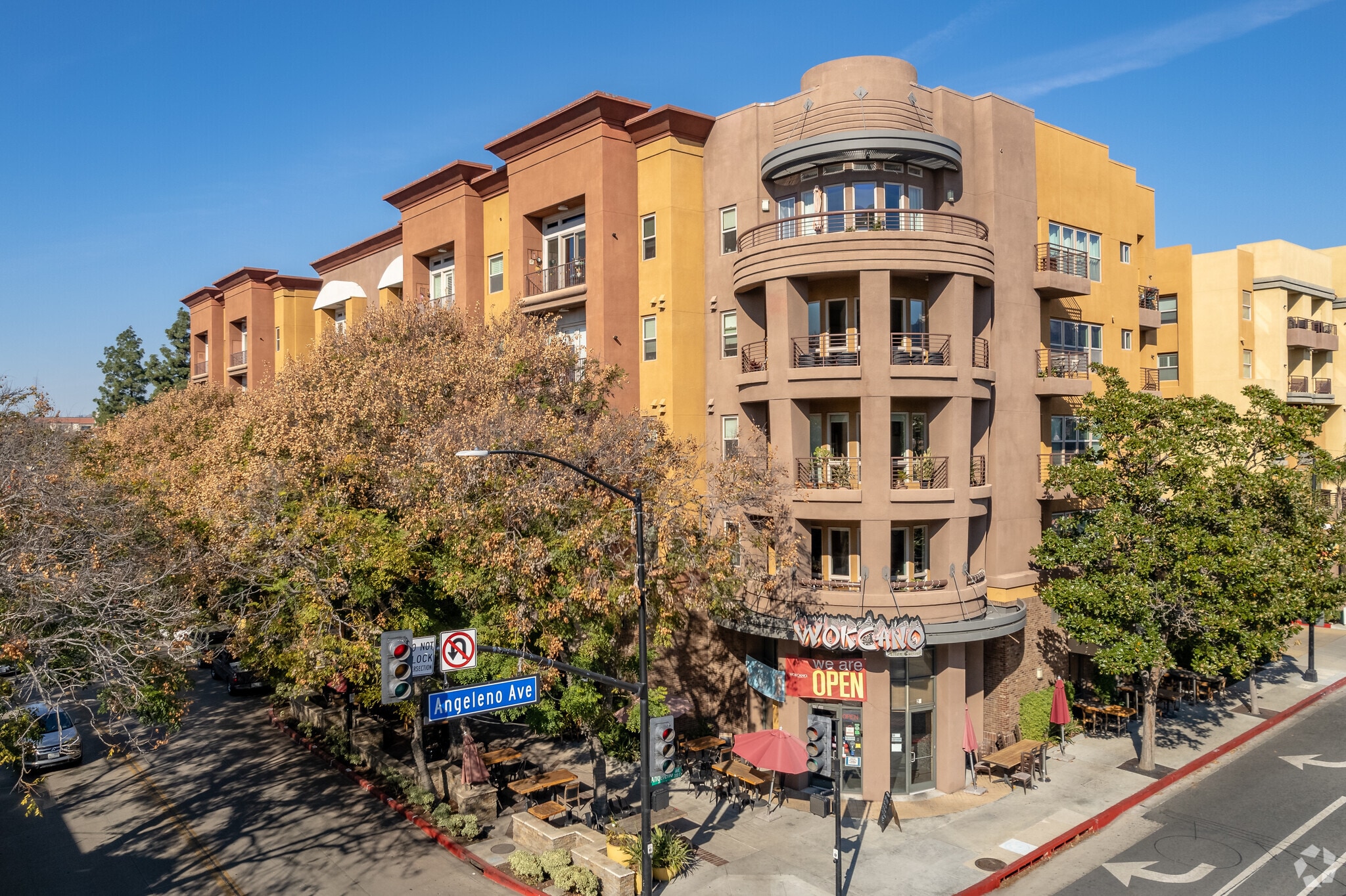 150 S San Fernando Blvd, Burbank, CA à louer Photo principale– Image 1 sur 7