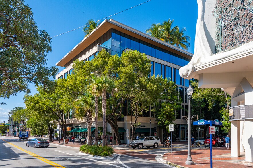 3350 Virginia St, Coconut Grove, FL à louer - Photo de l’immeuble – Image 2 sur 7