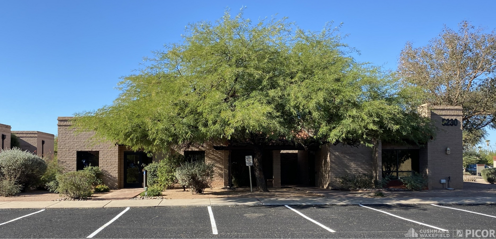 5230 E Farness Dr, Tucson, AZ à louer - Photo de l’immeuble – Image 1 sur 1