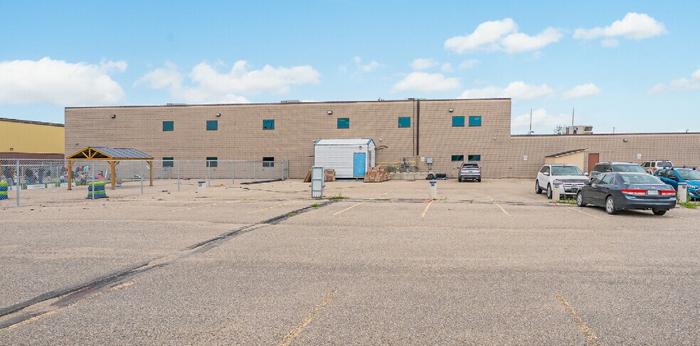 1359 Fletcher Rd, Saskatoon, SK à vendre - Photo de l’immeuble – Image 3 sur 8