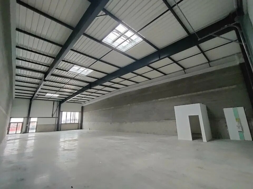 Local d’activités dans Vaulx-Milieu à louer Photo de l’immeuble– Image 1 sur 10