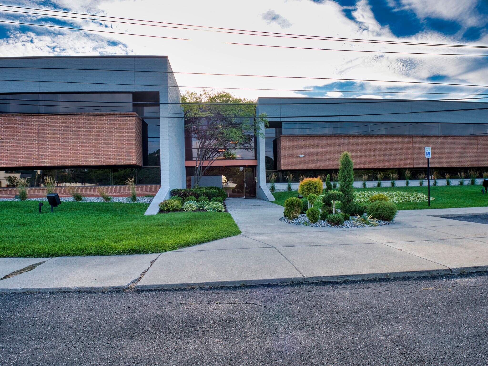 23800 Orchard Lake Rd, Farmington Hills, MI à louer Photo de l’immeuble– Image 1 sur 5