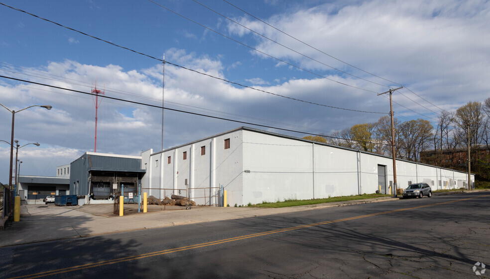 4000 Buena Vista Ave, Baltimore, MD à louer - Photo de l’immeuble – Image 1 sur 15