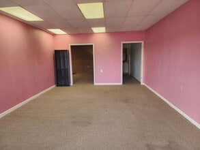 1102-1104 W Fairfield Rd, High Point, NC à louer Photo intérieure– Image 1 sur 8