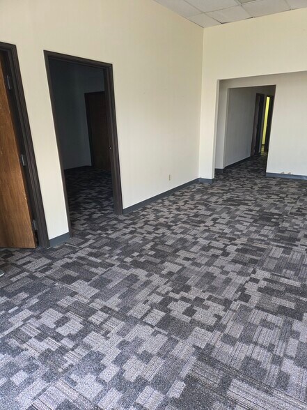 1705 SW 11th St, Lawton, OK à louer - Photo de l’immeuble – Image 3 sur 6