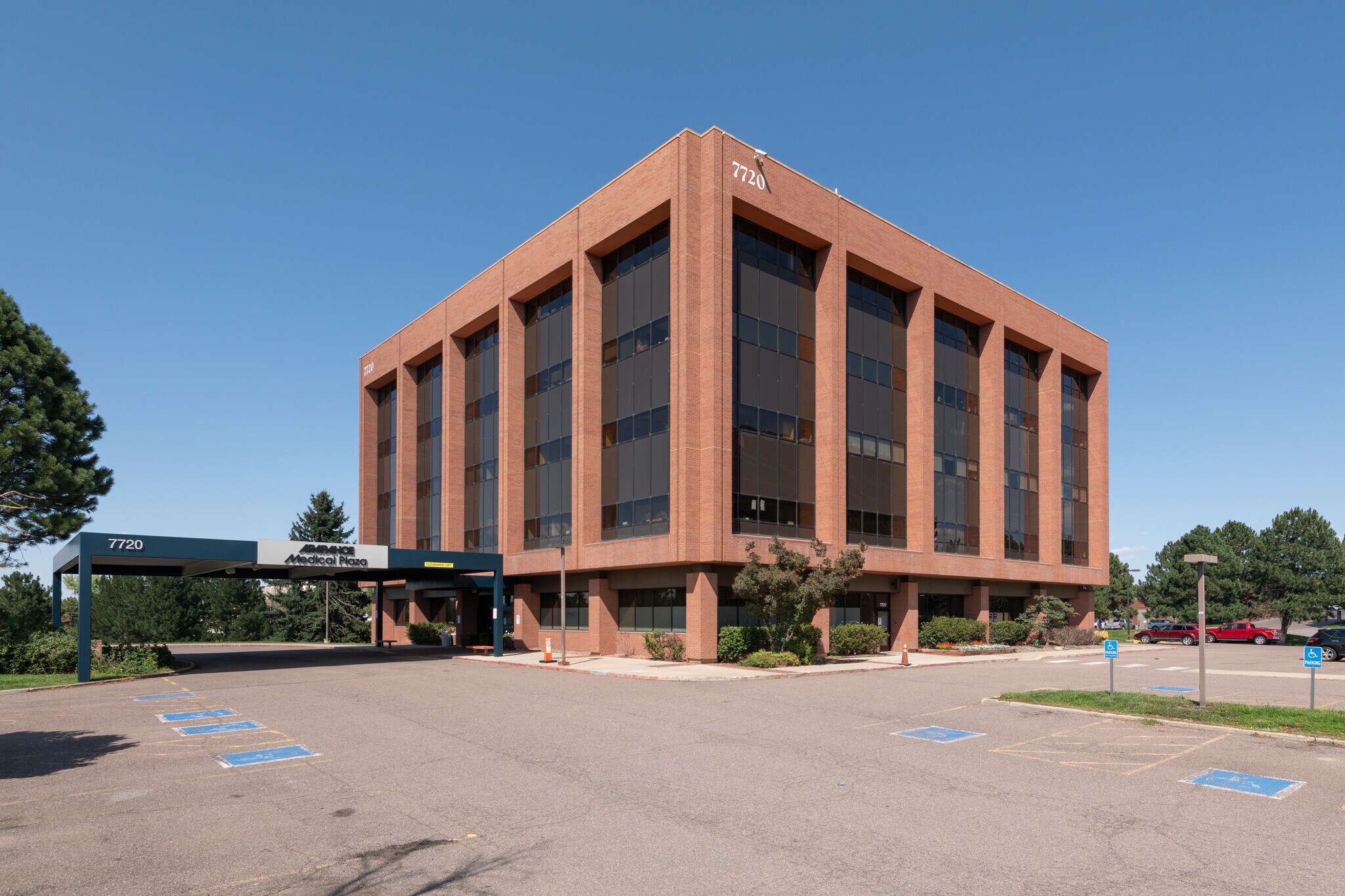 7720 S Broadway, Littleton, CO à louer Photo principale– Image 1 sur 9