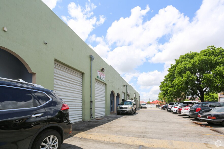 9180 NW 119th St, Hialeah, FL à vendre - Photo de l’immeuble – Image 2 sur 15