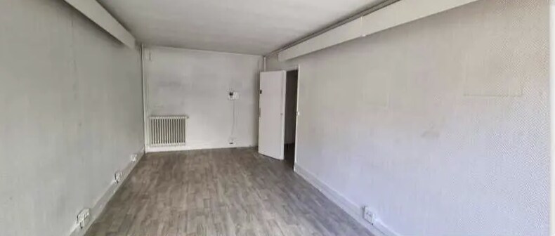 Immeuble residentiel dans Paris à vendre - Photo intérieure – Image 3 sur 4