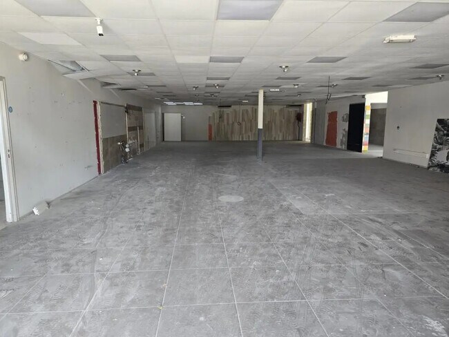 Plus de détails pour Local commercial à vendre