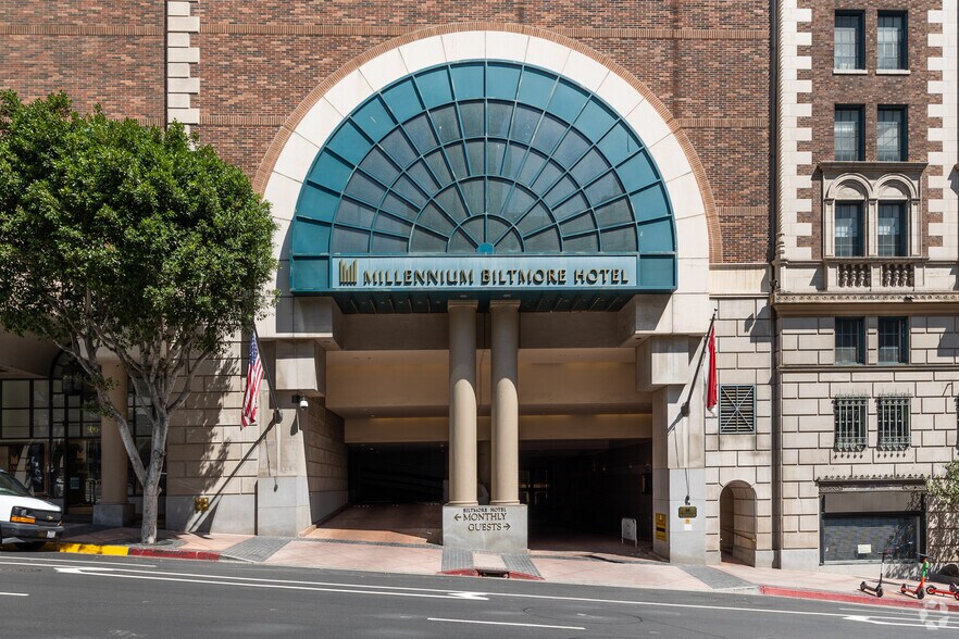 500 S Grand Ave, Los Angeles, CA à louer - Photo de l’immeuble – Image 3 sur 5