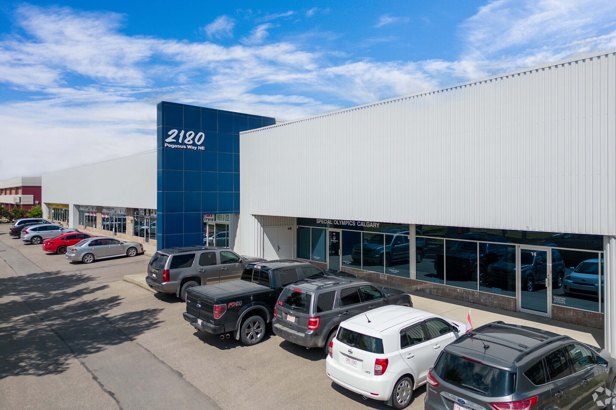 2180 Pegasus Way NE, Calgary, AB à louer Photo principale– Image 1 sur 6