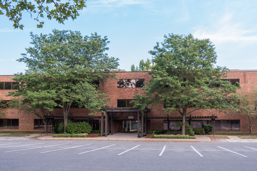 809-810 Gleneagles Ct, Towson, MD à louer - Photo de l’immeuble – Image 2 sur 10