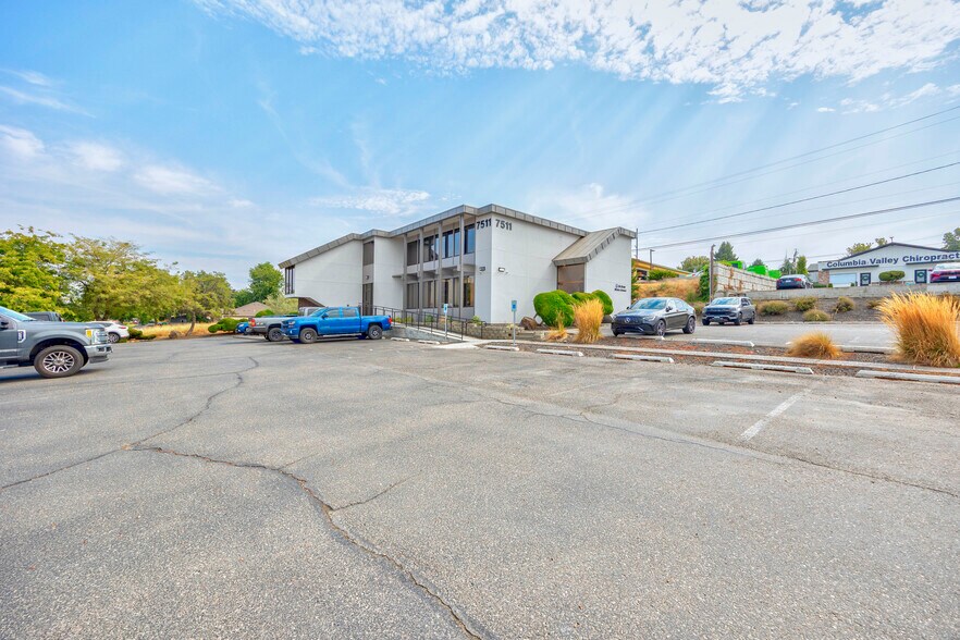 7511 W Arrowhead Ave, Kennewick, WA à louer - Photo de l’immeuble – Image 2 sur 32