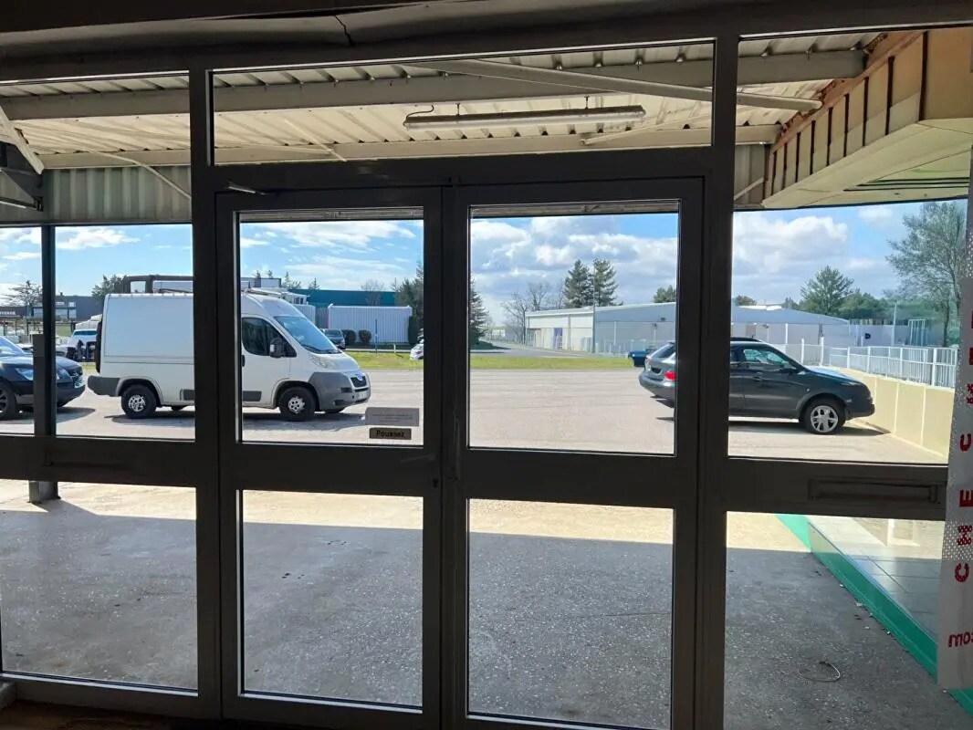 Local commercial dans Davézieux à louer Hall d’entrée– Image 1 sur 5