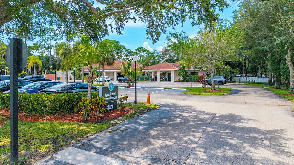 353 Hiatt Dr, Palm Beach Gardens, FL à vendre - Photo de l’immeuble – Image 3 sur 7
