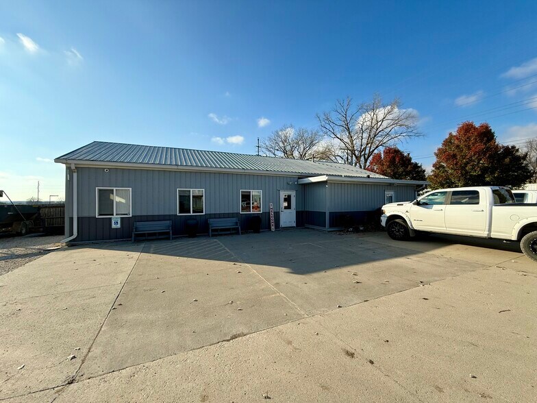431 Whitney Ave, Ames, IA à vendre - Photo de l’immeuble – Image 1 sur 6