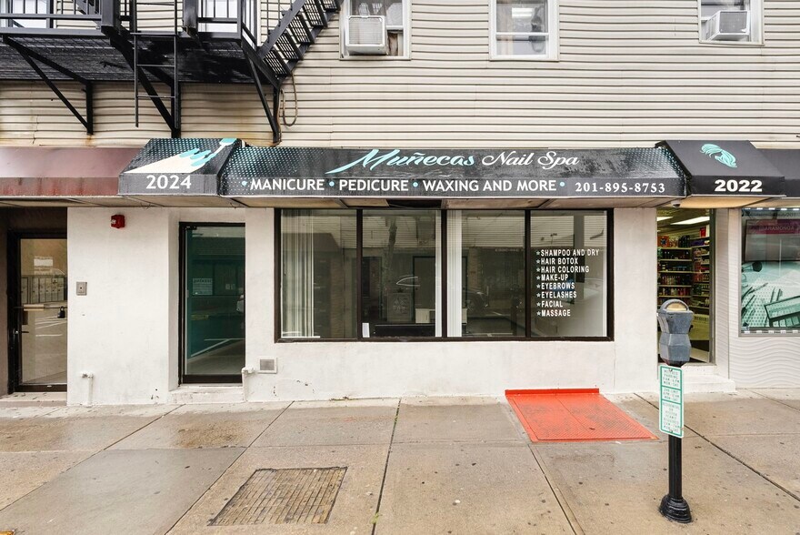 2024 Bergenline Ave, Union City, NJ à louer - Photo de l’immeuble – Image 1 sur 14