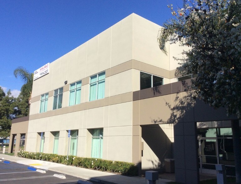5862 Bolsa Ave, Huntington Beach, CA à louer - Photo de l’immeuble – Image 2 sur 7