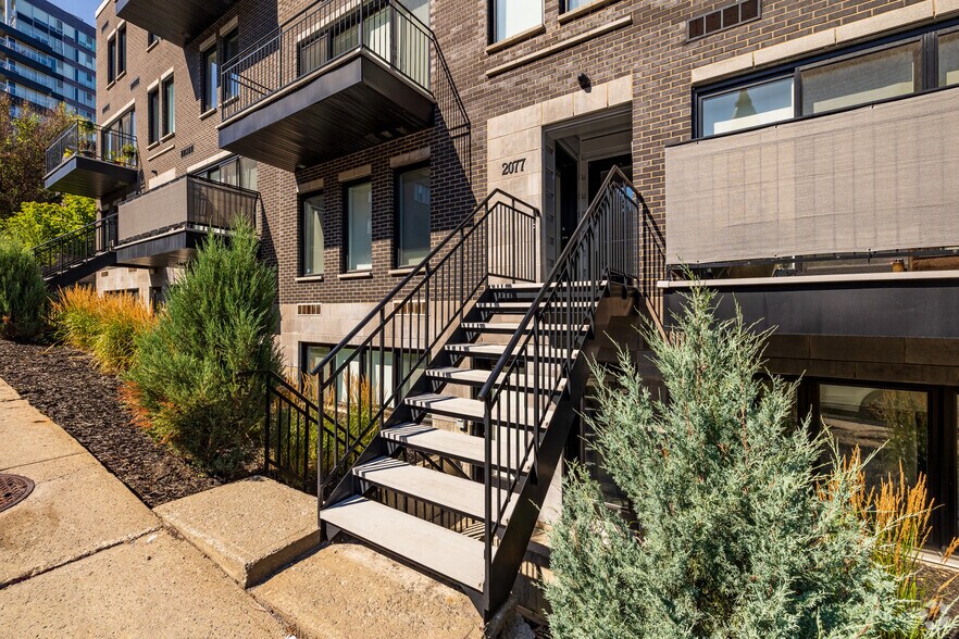 2077 Rue Saint-Hubert, Montréal, QC à vendre - Photo de l’immeuble – Image 3 sur 3