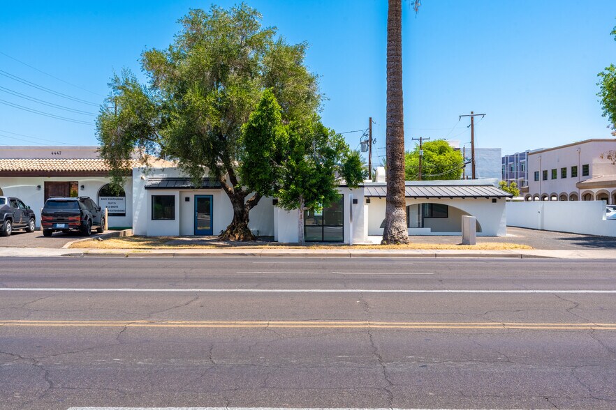 4445 N 24th St, Phoenix, AZ à vendre - Photo de l’immeuble – Image 2 sur 6