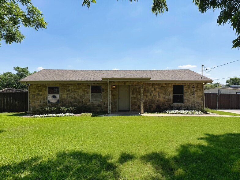 414 N Kealy Ave, Lewisville, TX à vendre - Photo principale – Image 1 sur 54