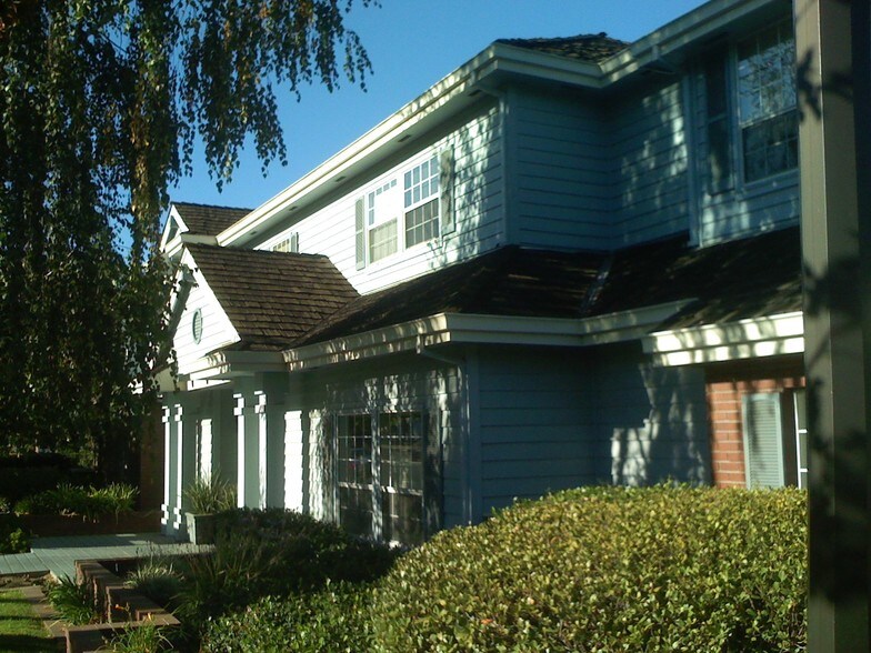 1 1st St, Los Altos, CA à louer - Photo de l’immeuble – Image 3 sur 4
