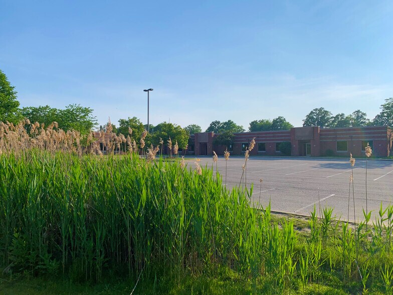 3767 Ranchero Dr, Ann Arbor, MI à vendre - Photo de l’immeuble – Image 3 sur 9