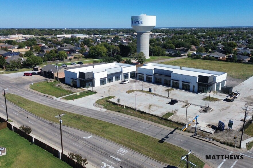 1451 S Ballard Ave, Wylie, TX à louer - Photo de l’immeuble – Image 1 sur 3