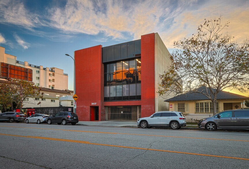 3637 Motor Ave, Los Angeles, CA à vendre - Photo de l’immeuble – Image 2 sur 14