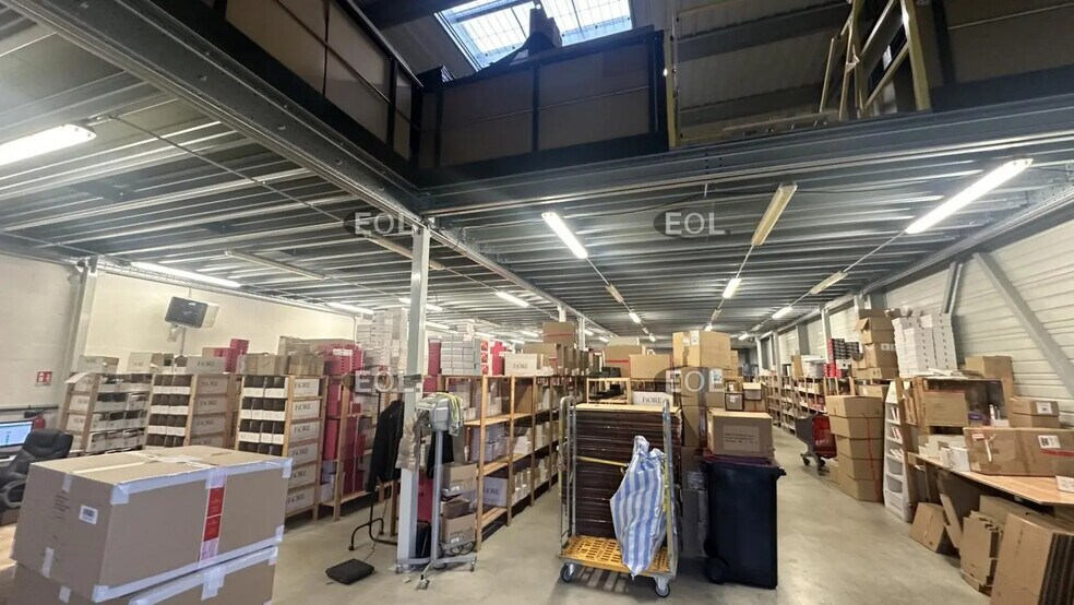 Local d'activités dans Bussy-Saint-Georges à vendre - Photo de l’immeuble – Image 2 sur 4