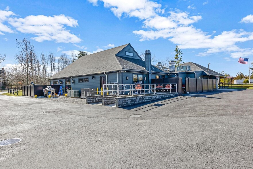 9095 Sound Ave, Mattituck, NY à vendre - Photo principale – Image 1 sur 37